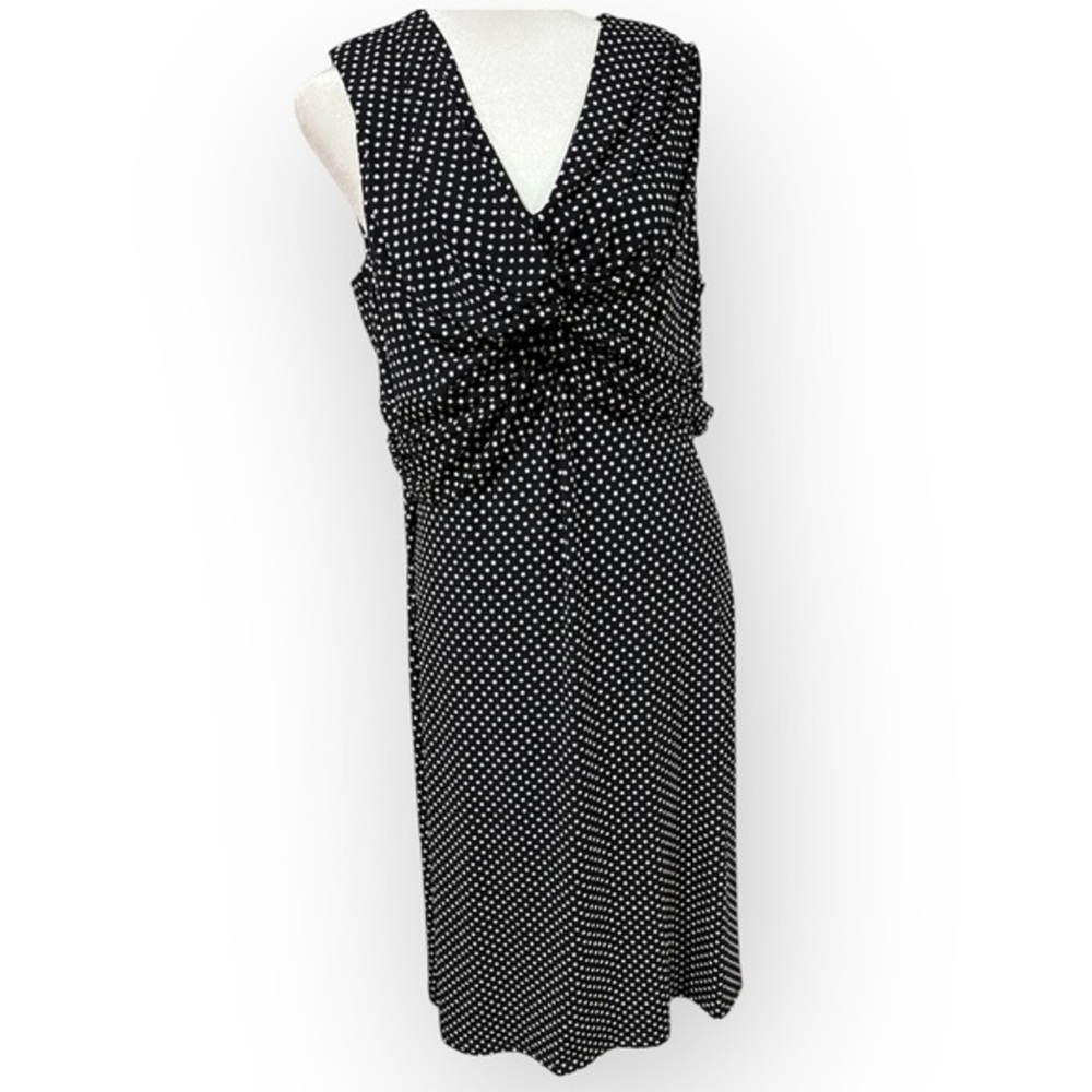 TravelSmith Sleeveless Black and White Polka Dot Dress v Neck  Wrinklefree